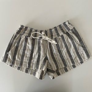 Rosy linen drawstring short